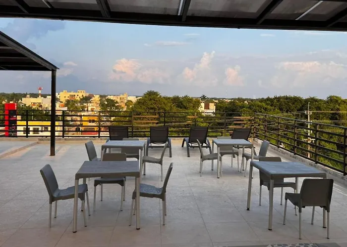 Del Jaguar Hotel *